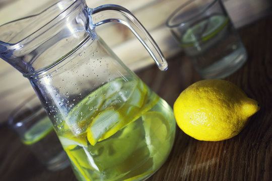 Lemonade in carafe lemon