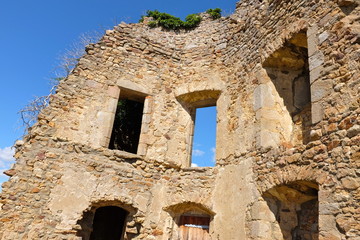 ruine ch&acirc;teau sail sous couzan loire 1