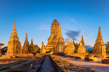 Fototapeta premium Old temple Wat Chaiwatthanaram in Ayutthaya Province( Ayutthaya