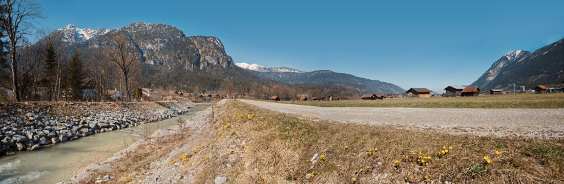 Landschaftspanorama im Fr&uuml;hling bei Garmisch-Partenkirchen
