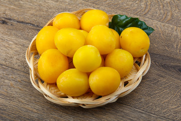 Yellow plums in the bowl