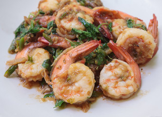 Spicy fried shrimp with basil