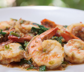 Spicy fried shrimp with basil
