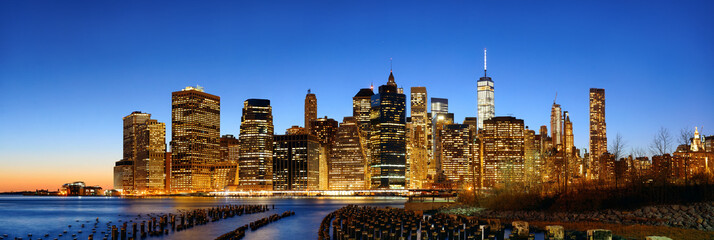 Fototapeta premium New York City downtown waterfront dusk