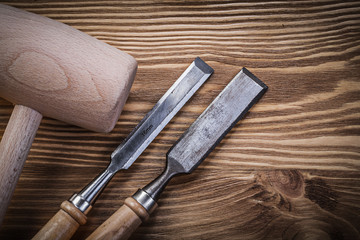 Fototapeta na wymiar Lump hammer flat chisels on vintage wood board construction conc