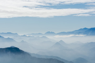 Fototapeta na wymiar Berglandschaft im Nebel - Picos de Europa in Asturien (Spanien)