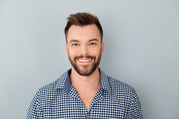 Obraz premium Portrait of cheerful happy bearded young man on gray background