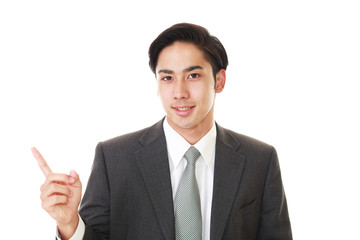 指示する笑顔のビジネスマン
