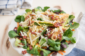 Salat mit gebratenen Maultaschen 