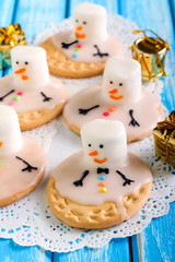 Melted snowman cookies
