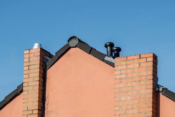 Giebel und Dach eines Hauses