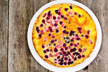Cake with Strawberries, Blueberries, Currants and Raspberries, C