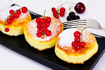 Cheesecakes with Chocolate and Red Currant