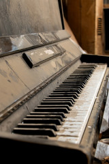 the old piano in the dust