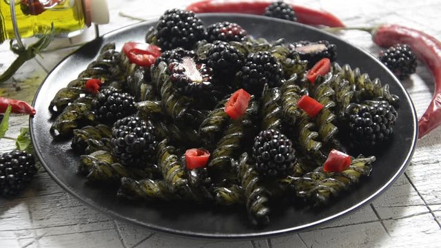Tinta de calamar Sepia barwnik Nero di seppia Cephalopod ink Pasta イカ墨 Peperoncino 먹물 More Sz&eacute;pia k&eacute;pzőműv&eacute;szet Fusilli Cucina italiana S&eacute;pia Encre de seiche Rubus ulmifolius Italian cuisine 