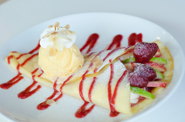 Fruity crape and  ice cream