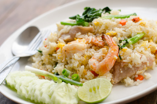 Unique style Thai shrimp fried rice serves on the dish