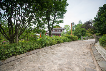 path to the traditional chinese house