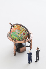 地球儀とビジネスマン