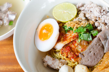 yellow noodles tom yum