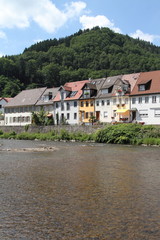 Fototapeta na wymiar Stadtpanorama am Fluss