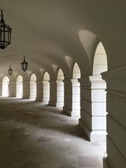 Amfiteatr w warszawskich Łazienkach, łuki w architekturze © pabisiak