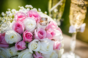 Wedding rings with roses and glasses of champagne