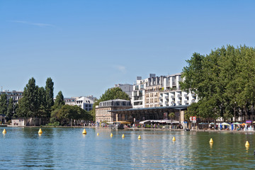 Fototapeta na wymiar Bassin de la Villette in the 19th arrondissement of Paris