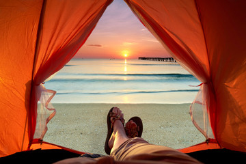 Ausblick aufs Meer, Sonnenaufgang im Zelt