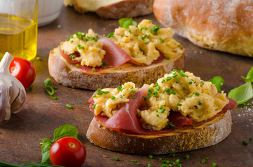 Delicious toasted bread with scrambled eggs