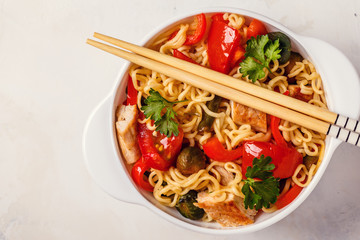 Asian noodles with vegetables and chicken.