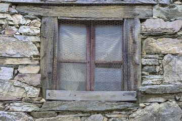 Texture, wood and stone houses in the province of Zamora in Spai