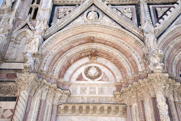 Obraz premium Facade of Sienna Cathedral Church