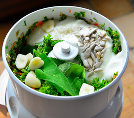 Pesto in einem Mixer