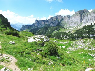 Fototapeta na wymiar hiking in Rofan mountain aeria in Tyrol (Austria)