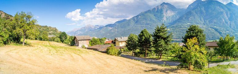 Panoramica montagna, lanscape, montagne in estate, cime, alpi italiano