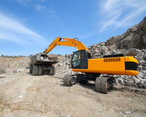 Obraz premium excavator in a granite quarry
