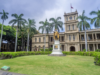 King Kamehameha I Statue in front of Ali iolani Hale, the Hawaii Supreme Court Building on King Street in Honolulu.