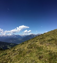 Blick von einer Bergwiese
