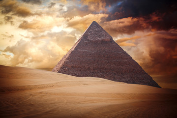 Fototapeta na wymiar pyramids of Giza