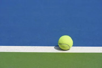 Fotobehang tennis ball on the court © chones