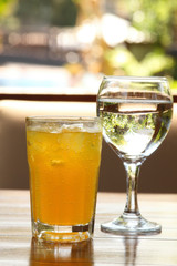 Carbonated drink with ice