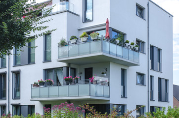Fototapeta na wymiar modern architecture, spacious balconies in Hamburg suburb