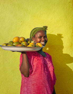 Ethiopian woman selling mangoes, Addis Ababa, Ethiopia