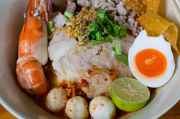 Fototapeta na wymiar Tom Yum Kung Noodle, popular Thai dish cuisine