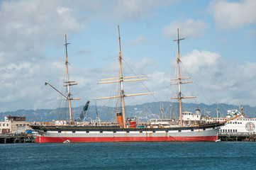 Naklejka premium San Francisco, California, USA - APRIL 25, 2016: 1886 square-rigger Balclutha - sailing boat museum, documentary editorial.