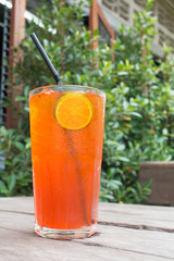 glass of ice tea with lemon