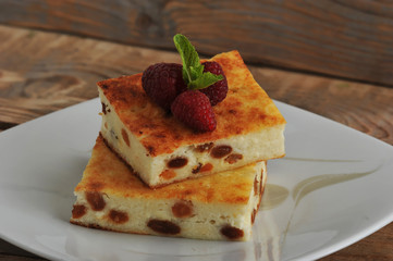 cottage cheese casserole with raisins and raspberries