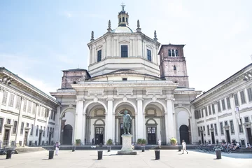 Papier Peint photo Monument Basilique de San Lorenzo Maggiore à Milan