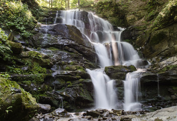 Fototapeta na wymiar Waterfall in the Ukrainian Carpathians 